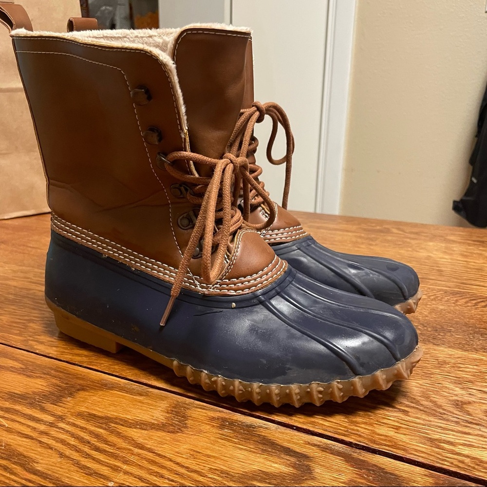 Esprit Rain boots size 9.5 but RUN SMALL